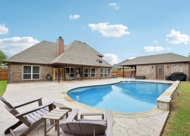 Property at 405 Edgewood Ter, Boyd, TX 76023, 3 beds, 2.5 baths