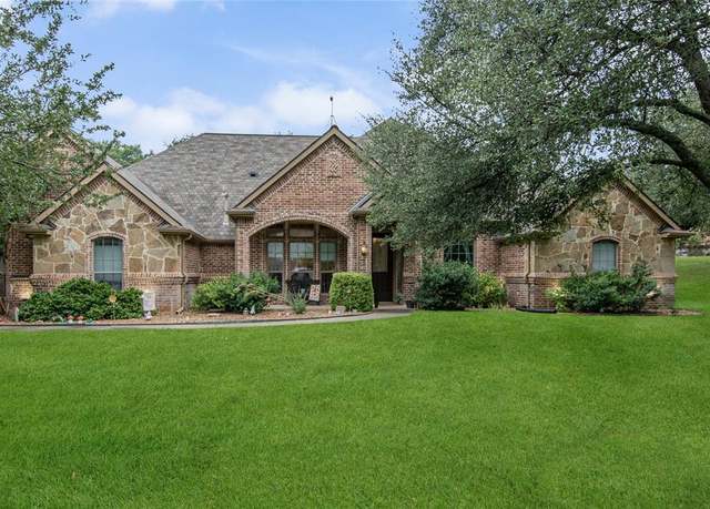 Property at 5616 Maple Valley Dr, Azle, TX 76020, 3 beds, 2.5 baths