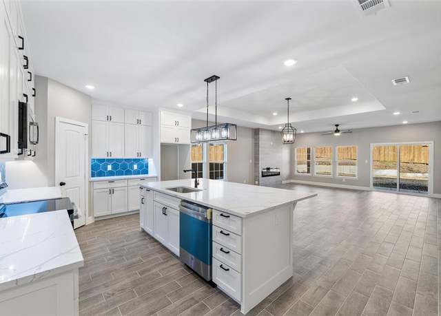 Property at 402 Lagoon Dr, Gun Barrel City, TX 75156, 3 beds, 2 baths