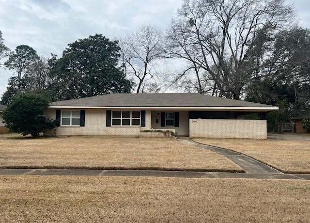 Property at 2044 River Rd, Shreveport, LA 71105, 3 beds, 2 baths