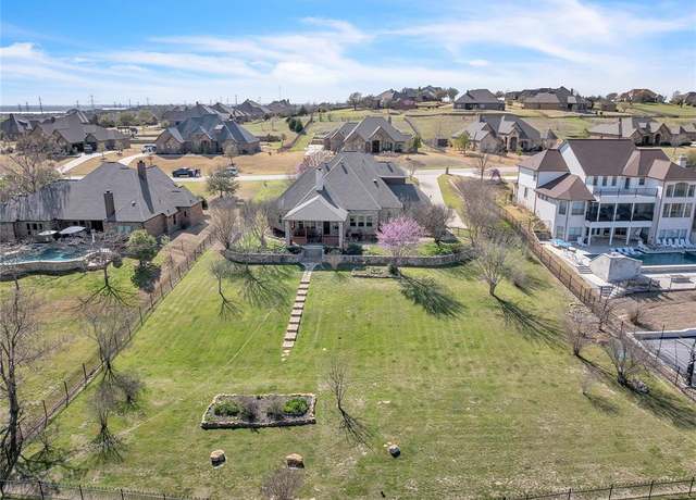 Property at 10324 San Simeon Ln, Fort Worth, TX 76179, 4 beds, 2.5 baths