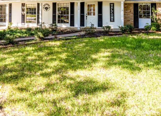 Property at 702 Adams Ln, Kaufman, TX 75142, 5 beds, 3 baths