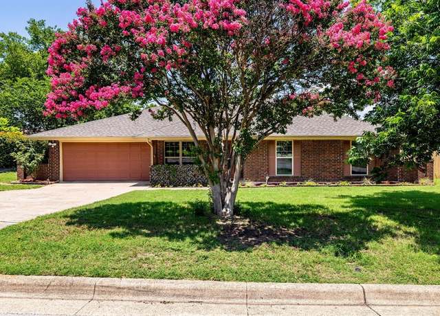 Property at 6512 Wrigley Way, Fort Worth, TX 76133, 4 beds, 2 baths