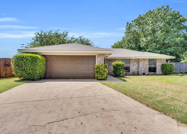 Property at 2828 Ridge Rd N, Fort Worth, TX 76133, 3 beds, 2 baths