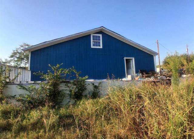 Property at 3026 Hilltop Rd, Granbury, TX 76048, 4 beds, 2 baths