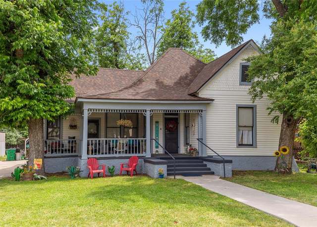Property at 517 W College Ave, Coleman, TX 76834, 3 beds, 1 bath