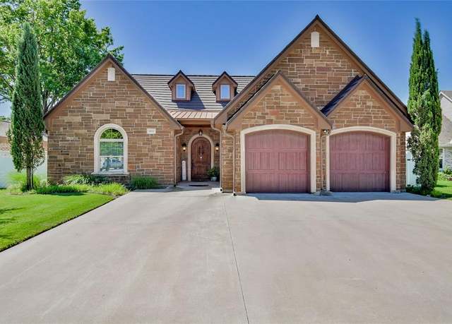 Property at 803 Panama Ct, Granbury, TX 76048, 3 beds, 2.5 baths