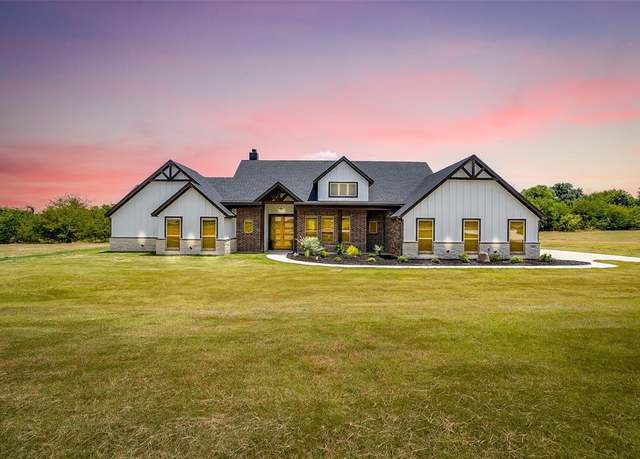 Property at 2008 Carrie Ct, Weatherford, TX 76088, 4 beds, 2.5 baths