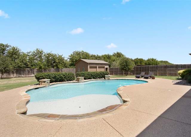 Property at 1316 Bluff Springs Dr, Fort Worth, TX 76052, 4 beds, 4 baths