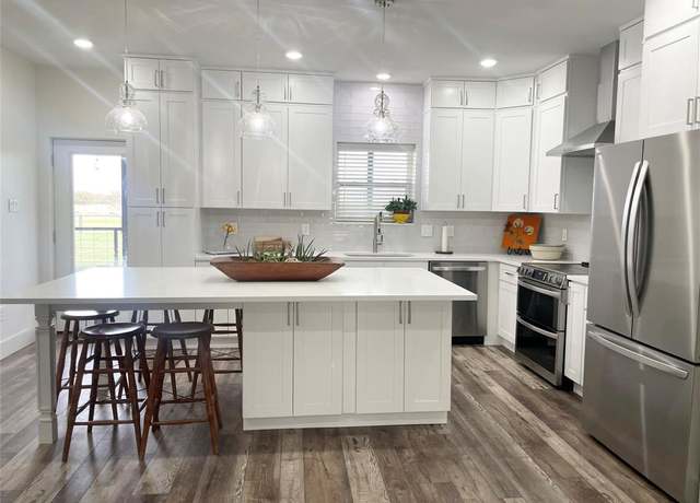 Property at 306 Corriente Ln, Graham, TX 76450, 3 beds, 2 baths