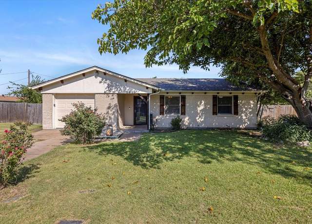 Property at 2020 Swaim Dr, Granbury, TX 76048, 3 beds, 2 baths