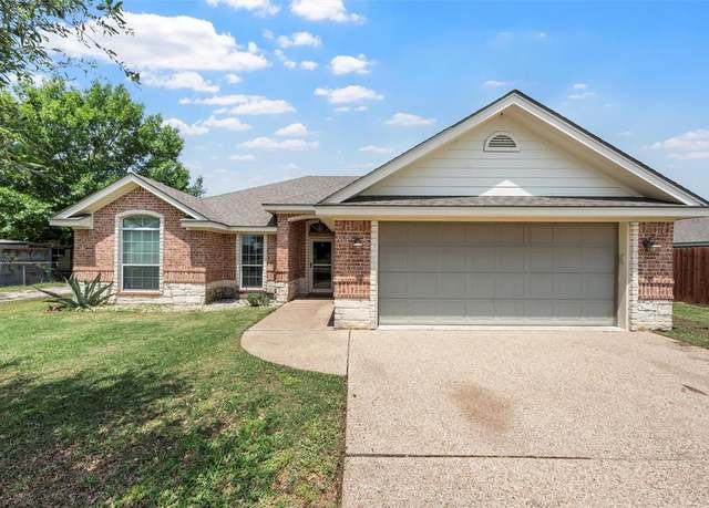 Property at 330 Deerwood Dr, Woodway, TX 76712, 3 beds, 2 baths