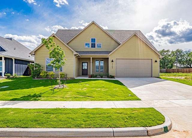 Property at 2104 Salina Cir, Granbury, TX 76048, 3 beds, 2 baths
