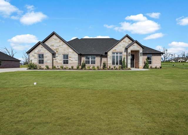 Property at 2124 Middlewood Cir, Granbury, TX 76049, 4 beds, 3 baths