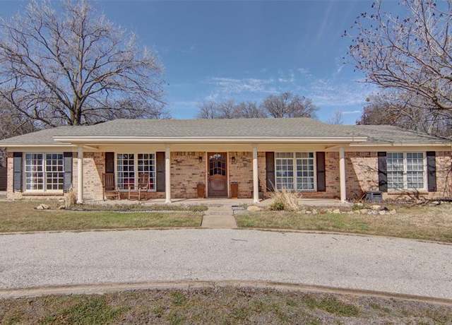 Property at 702 Norton St, Weatherford, TX 76086, 3 beds, 2 baths