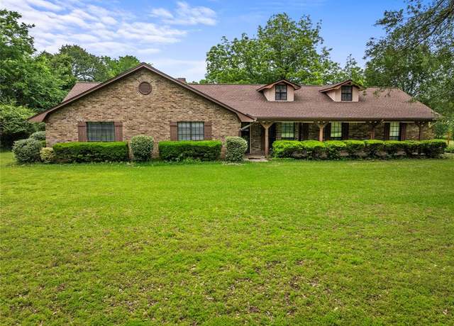 Property at 979 Rockdale, Sulphur Springs, TX 75482, 3 beds, 2.5 baths