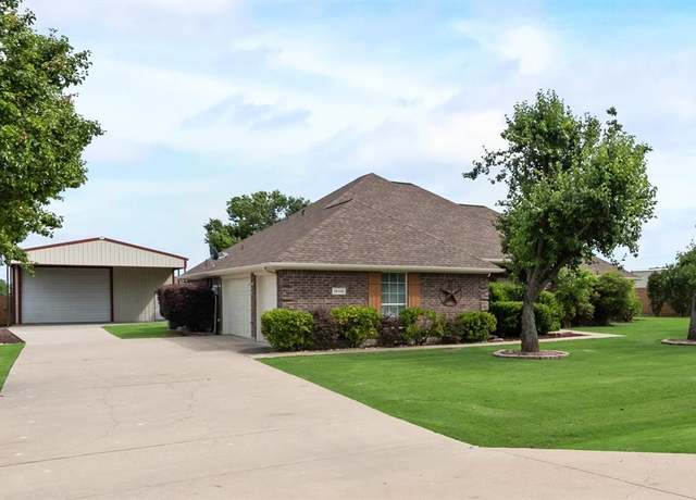 Property at 10110 Country View Ln, Forney, TX 75126, 4 beds, 2 baths