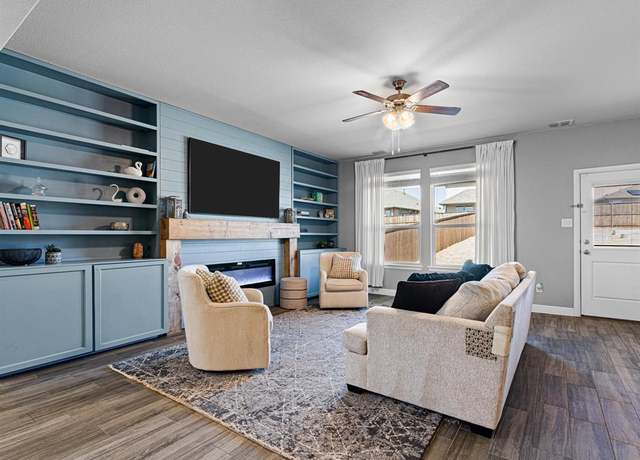 Property at 308 Hogan Dr, Denton, TX 76210, 5 beds, 3 baths