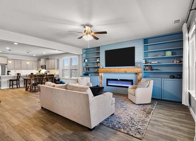 Property at 308 Hogan Dr, Denton, TX 76210, 5 beds, 3 baths
