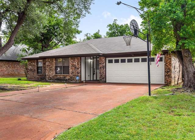 Property at 709 Owens Dr, Crowley, TX 76036, 3 beds, 2 baths