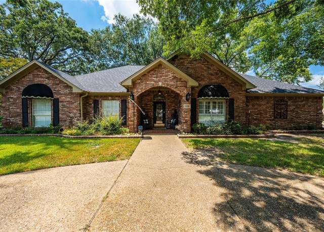 Property at 1108 Lonnie Dr, Athens, TX 75751, 3 beds, 2.5 baths