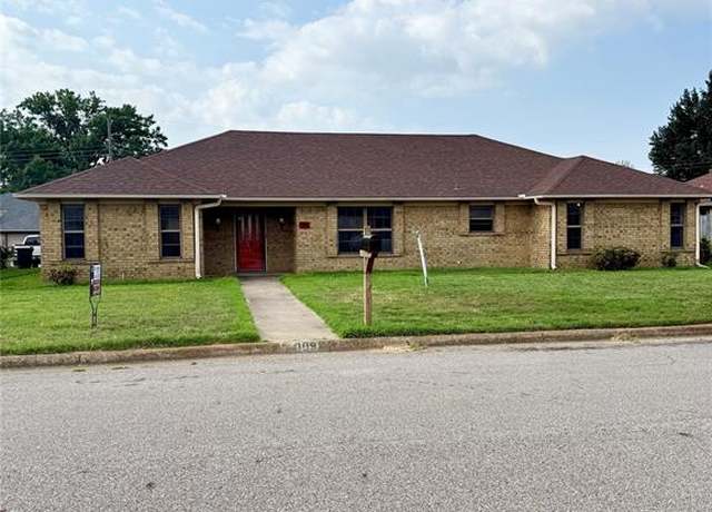 Property at 109 Cedar Springs Blvd, Sulphur Springs, TX 75482, 3 beds, 2 baths