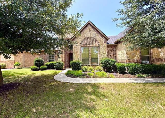Property at 112 Diablo Dr, Burleson, TX 76028, 4 beds, 2.5 baths
