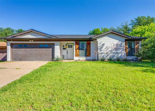 Property at 204 Laura Dr, Burleson, TX 76028, 3 beds, 2 baths