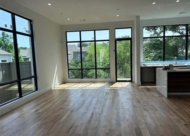 Property at 610 N Oak Cliff Blvd #301, Dallas, TX 75208, 3 beds, 3.5 baths