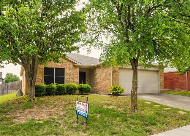 Property at 4009 Shiraz Dr, Denton, TX 76226, 3 beds, 2.5 baths