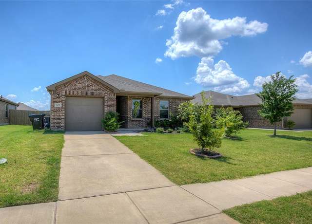 Property at 1423 Waverley Dr, Greenville, TX 75402, 3 beds, 2 baths