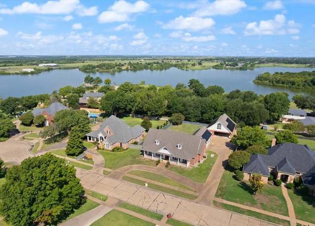 Property at 2100 Lakeridge Cir, Ennis, TX 75119, 5 beds, 4 baths
