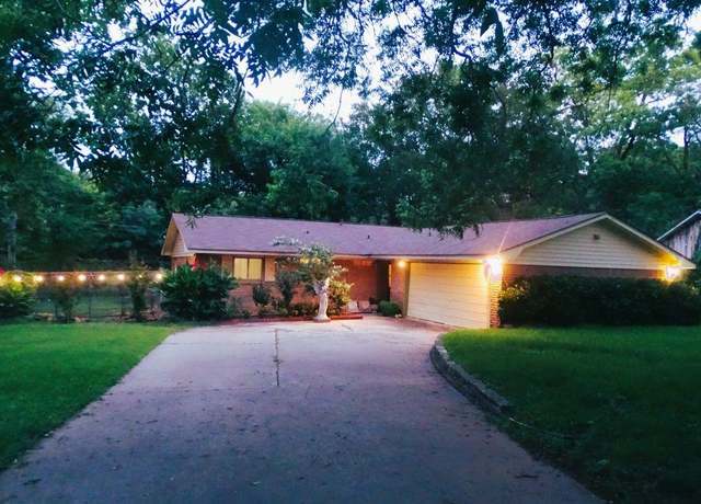 Property at 411 Brookwood Dr, Woodway, TX 76712, 3 beds, 2 baths