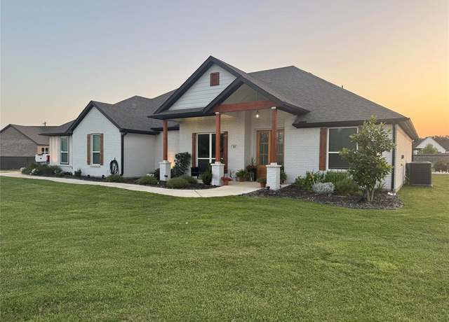 Property at 111 Bluegrass Trl, Springtown, TX 76082, 4 beds, 2.5 baths