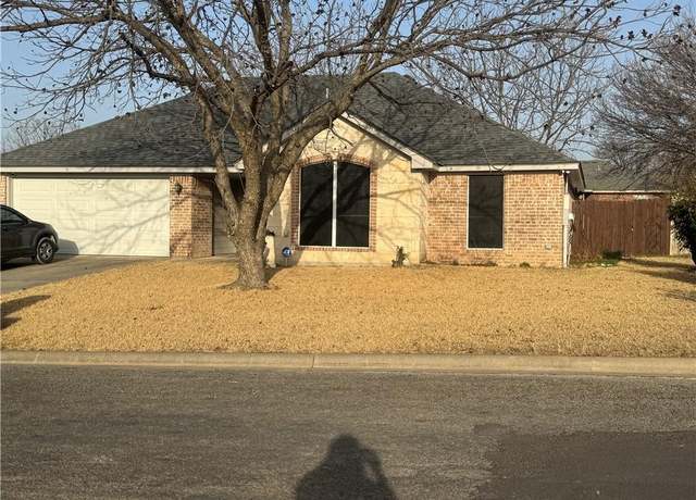 Property at 304 Woods Dr, Gatesville, TX 76528, 3 beds, 2 baths