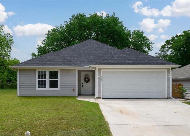 Property at 928 W Chase St, Denison, TX 75020, 4 beds, 2 baths
