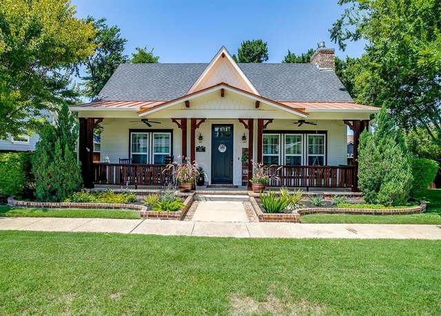 Property at 417 E Avenue F, Midlothian, TX 76065, 3 beds, 2 baths