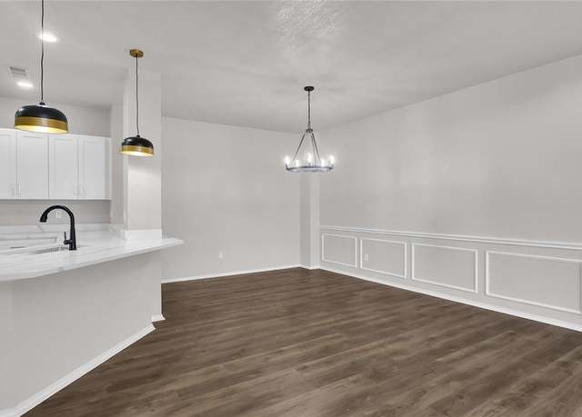 Property at 5715 Streamside Dr, Arlington, TX 76018, 4 beds, 2.5 baths