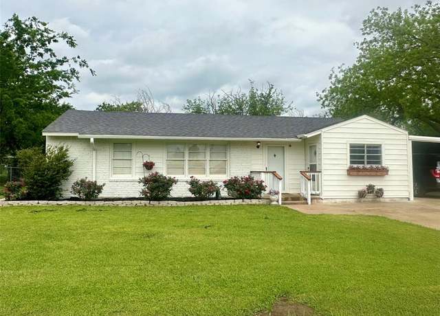 Property at 1346 Hillcrest Dr, Graham, TX 76450, 4 beds, 2 baths