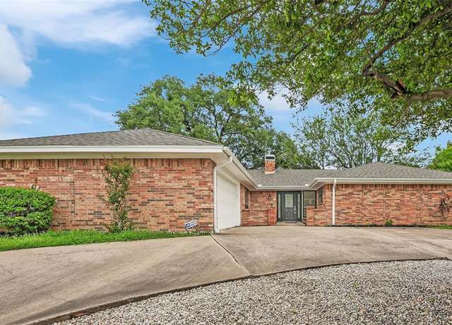 Property at 4032 Aragon Dr, Fort Worth, TX 76133, 3 beds, 2 baths