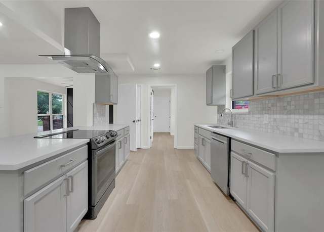 Property at 4032 Aragon Dr, Fort Worth, TX 76133, 3 beds, 2 baths