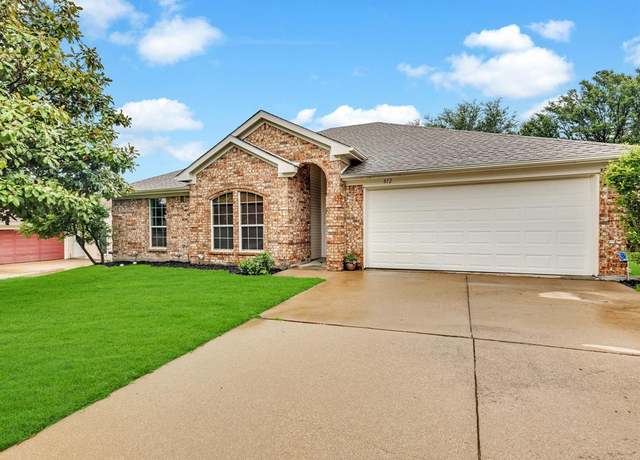 Property at 812 Joshua Dr, Burleson, TX 76028, 3 beds, 2 baths