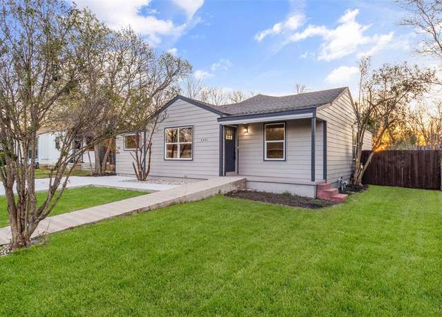 Property at 4901 Roanoke St, Fort Worth, TX 76116, 3 beds, 2.5 baths