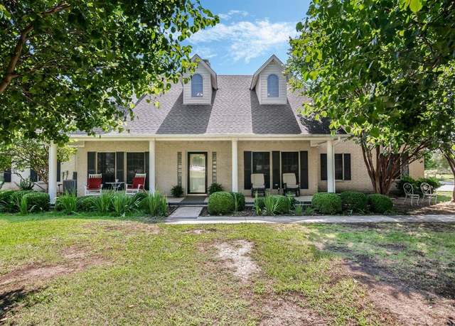 Property at 424 Kincannon Ln, Rhome, TX 76078, 3 beds, 3 baths