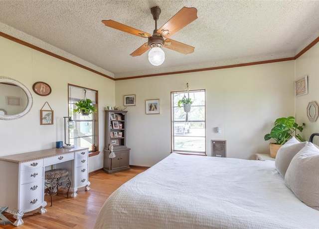 Property at 533 Greenfield Rd, Abilene, TX 79602, 4 beds, 1 bath
