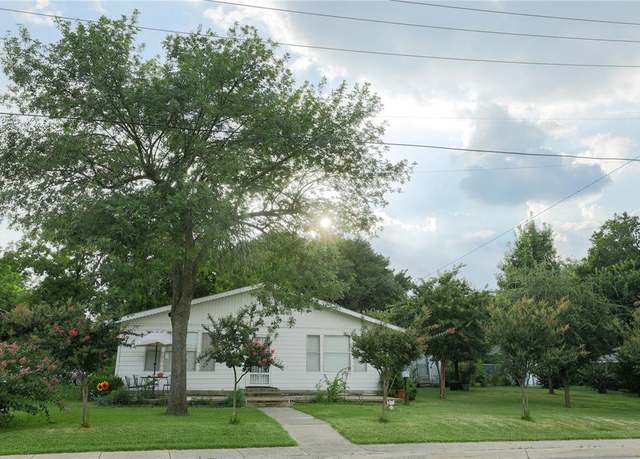 Property at 422 Smith St, Grapevine, TX 76051, 3 beds, 1 bath