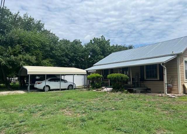 Property at 104 W Ross St, Waxahachie, TX 75165, 3 beds, 1 bath