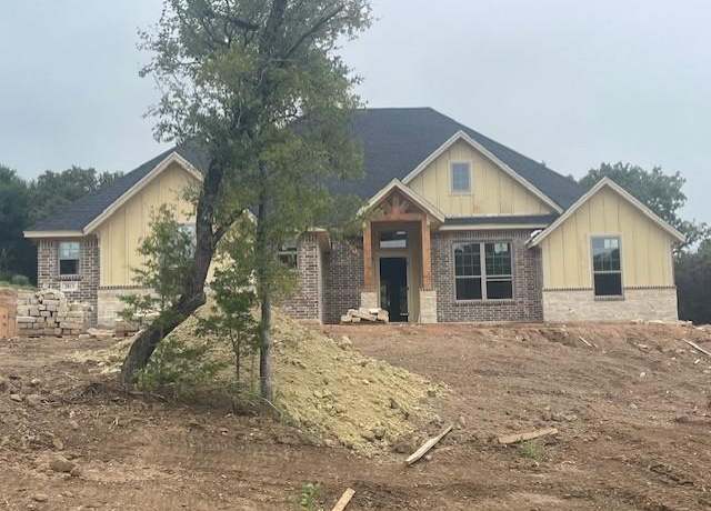 Property at 2013 Bedford Ct, Weatherford, TX 76088, 3 beds, 2 baths
