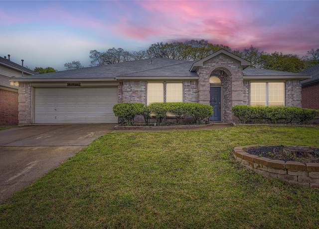 Property at 1013 Hidden Lake Dr, Burleson, TX 76028, 4 beds, 2 baths