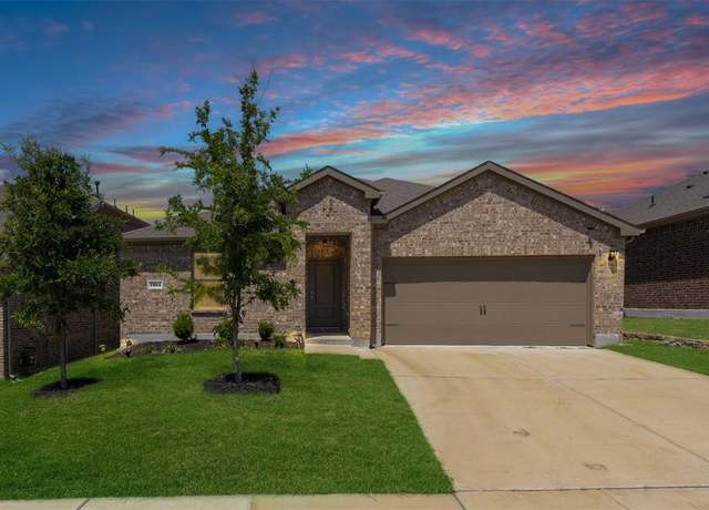 Property at 1304 Johnson Dr, Celina, TX 75009, 4 beds, 2 baths